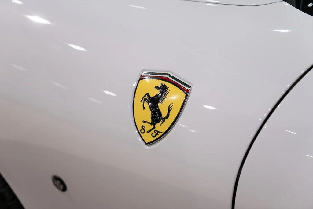 2025 Ferrari Roma Spider - Image 12 of 31