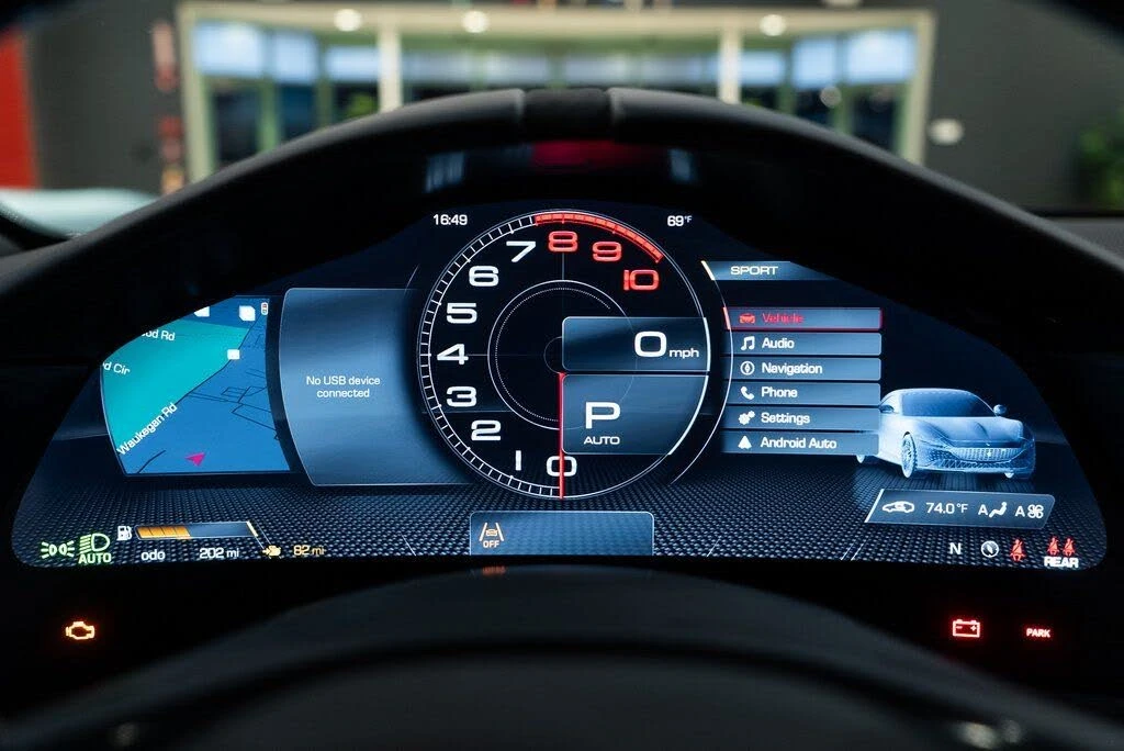 2025 Ferrari Roma Spider - Image 27 of 31