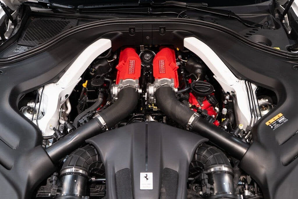 2025 Ferrari Roma Spider - Image 21 of 31