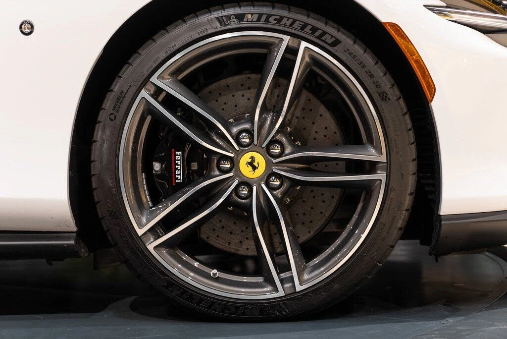 2025 Ferrari Roma Spider - Image 16 of 31