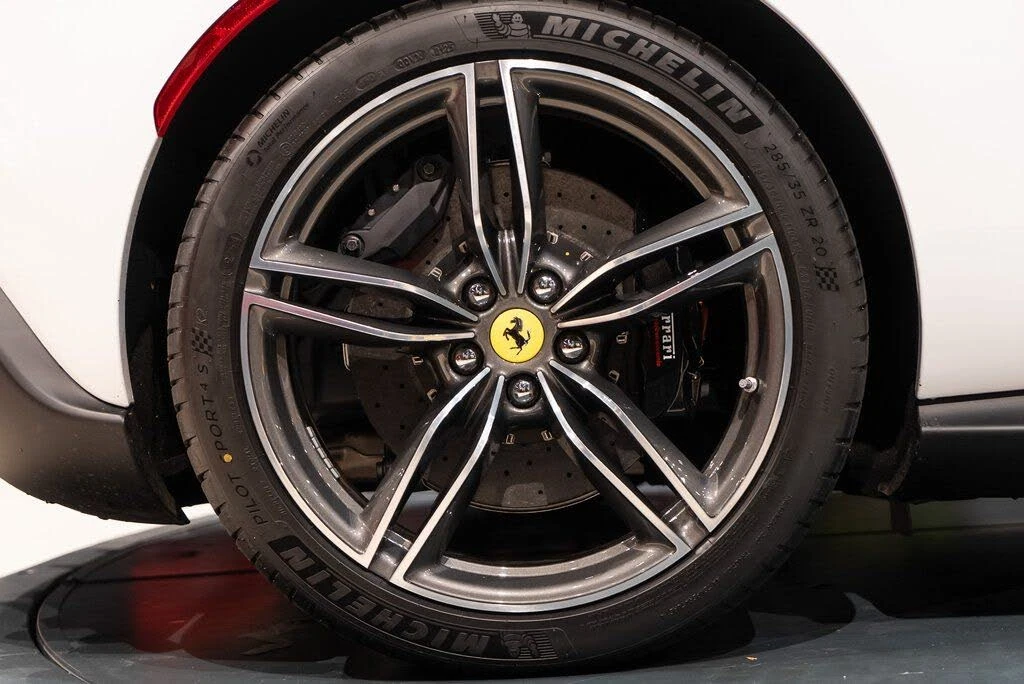 2025 Ferrari Roma Spider - Image 15 of 31
