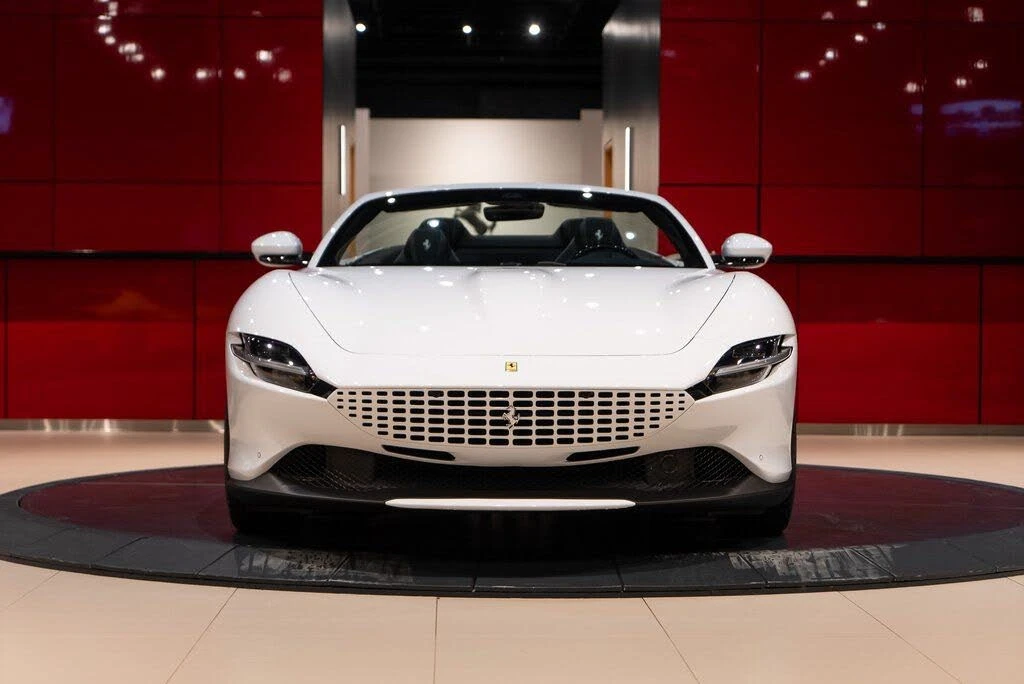 2025 Ferrari Roma Spider - Image 17 of 31