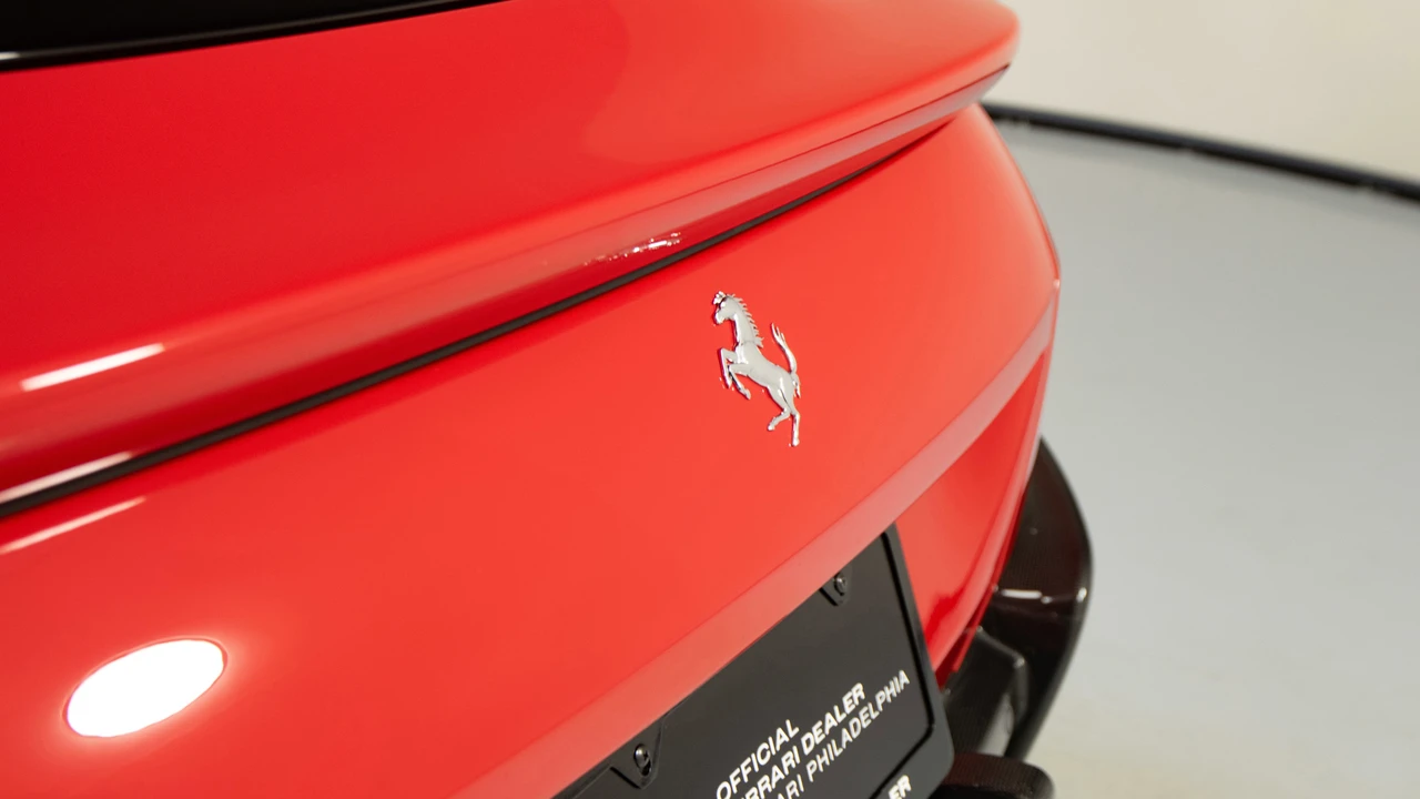 2025 Ferrari Roma Spider - Image 13 of 31