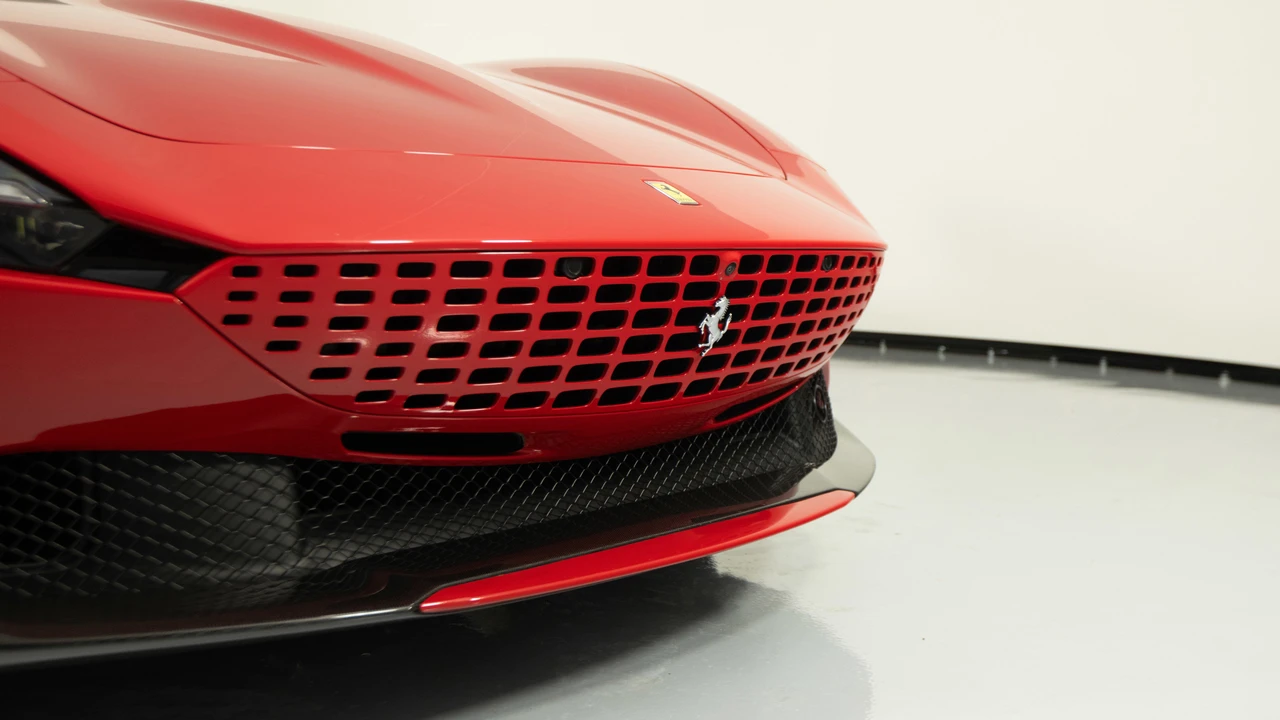 2025 Ferrari Roma Spider - Image 11 of 31