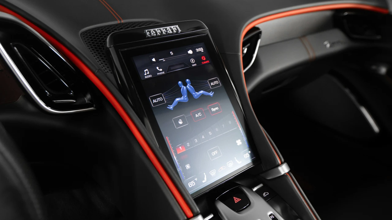 2025 Ferrari Roma Spider - Image 24 of 31