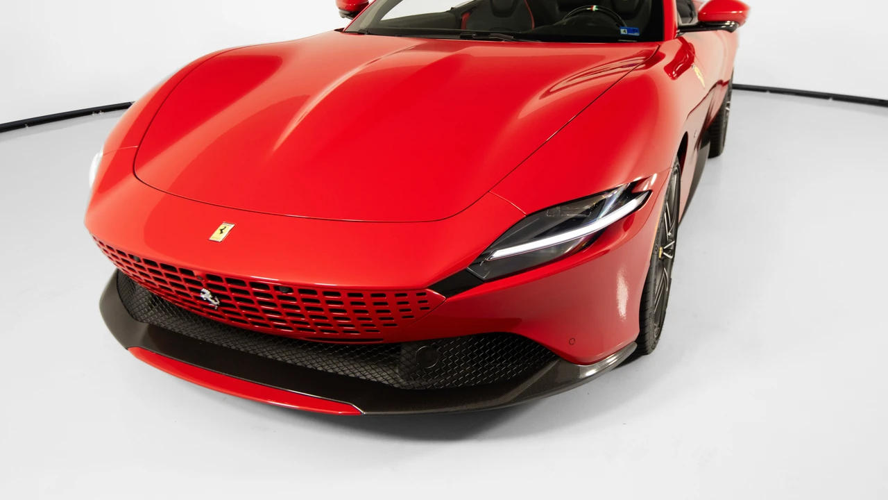 2025 Ferrari Roma Spider - Image 12 of 31