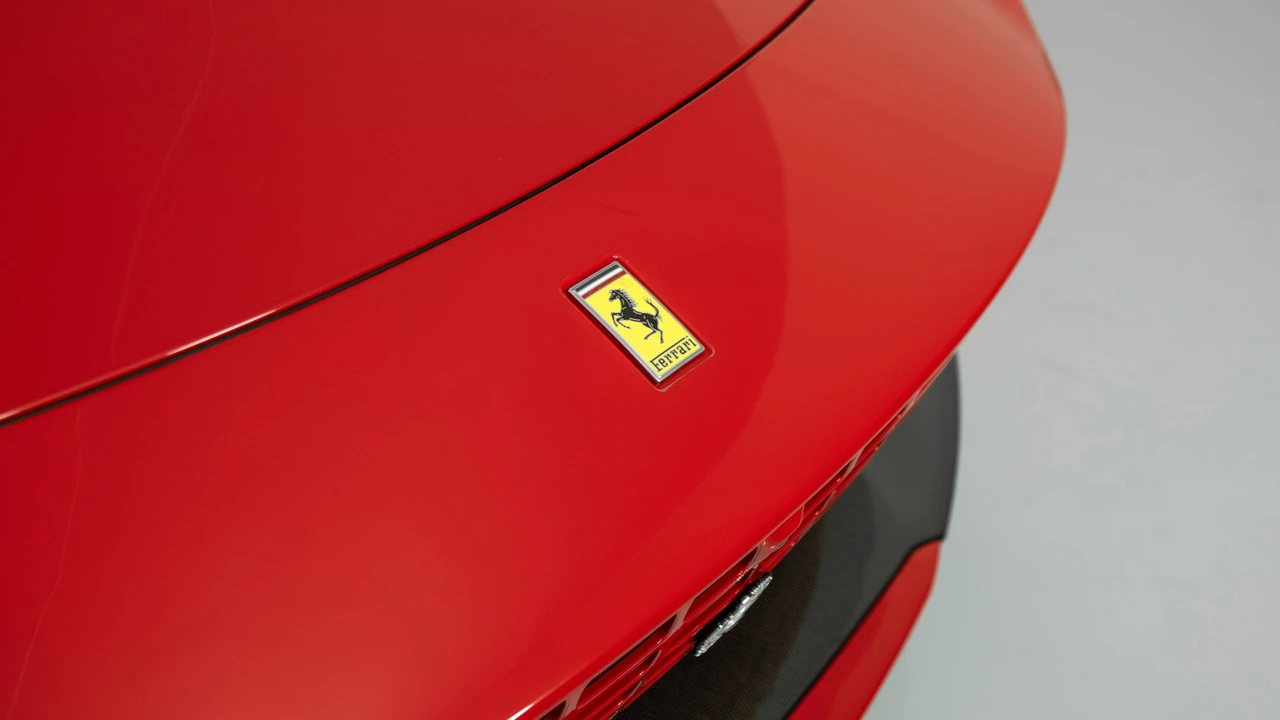 2025 Ferrari Roma Spider - Image 30 of 31