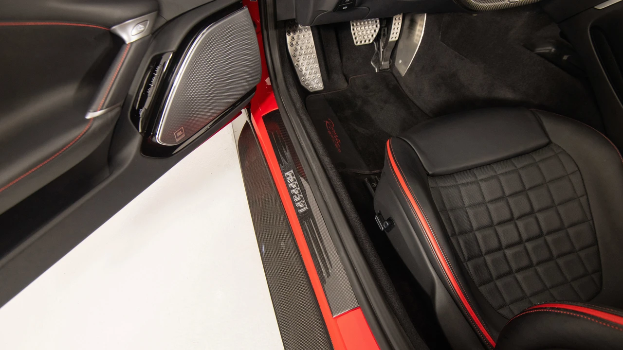 2025 Ferrari Roma Spider - Image 17 of 31