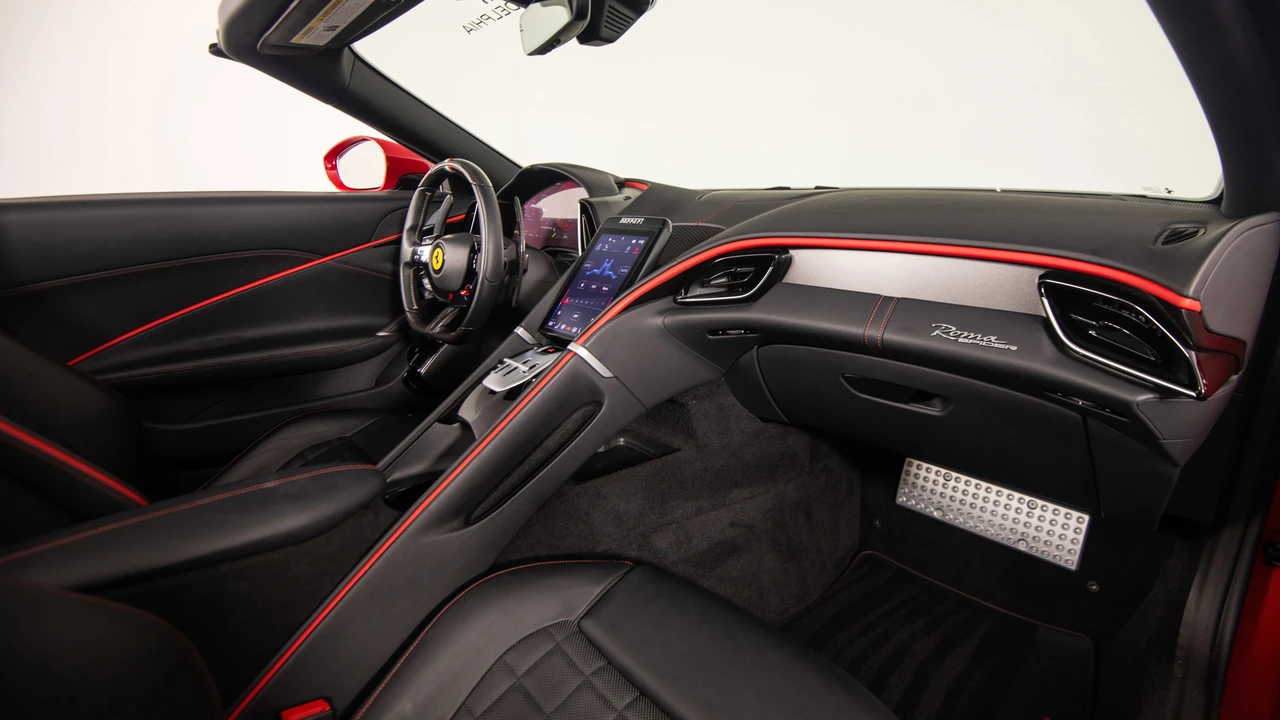 2025 Ferrari Roma Spider - Image 28 of 31