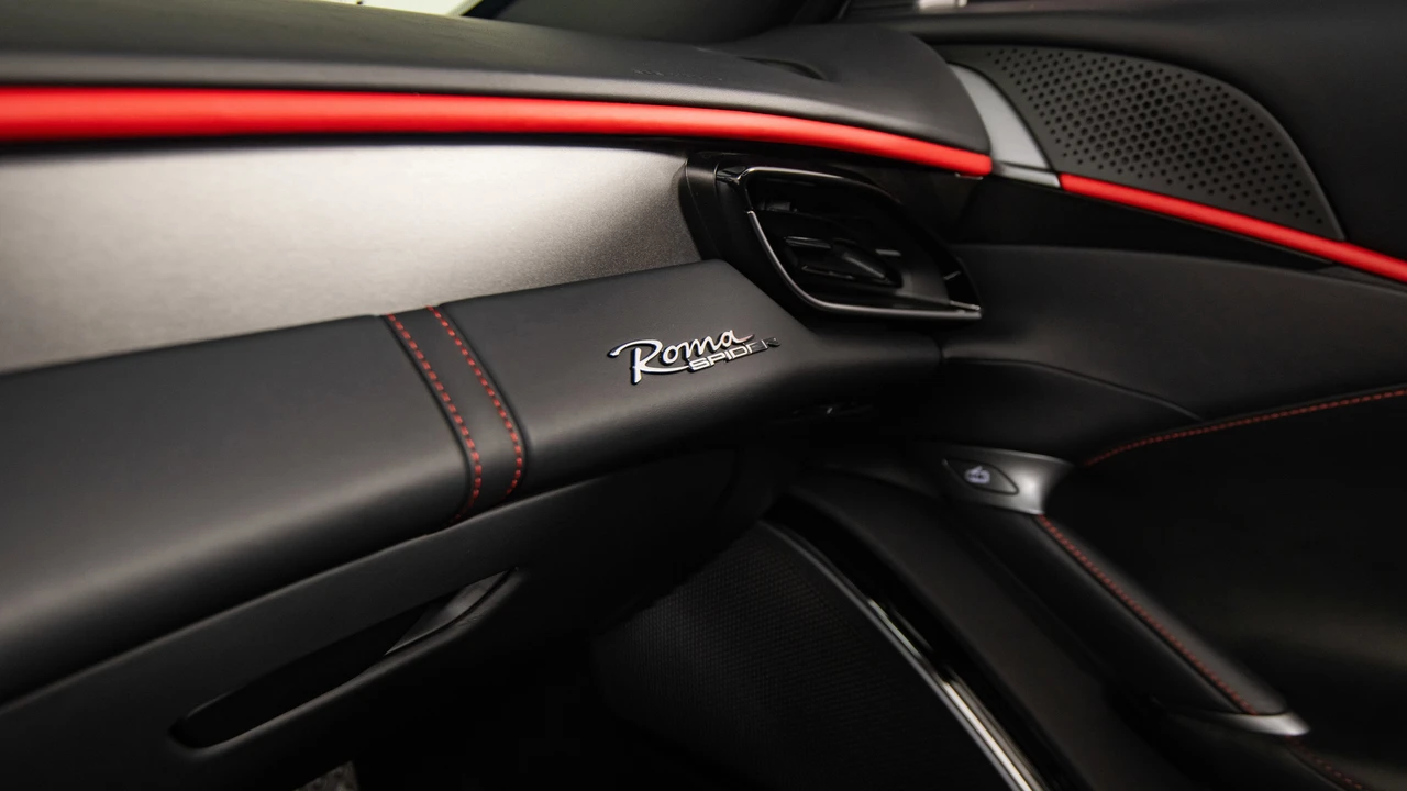 2025 Ferrari Roma Spider - Image 25 of 31