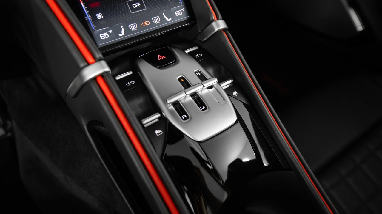 2025 Ferrari Roma Spider - Image 23 of 31