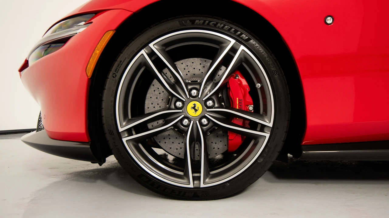 2025 Ferrari Roma Spider - Image 10 of 31
