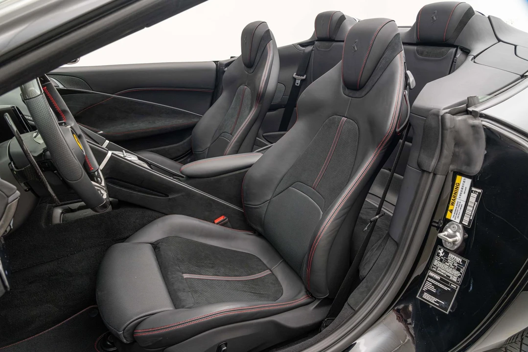 2025 Ferrari Roma Spider - Image 5 of 31