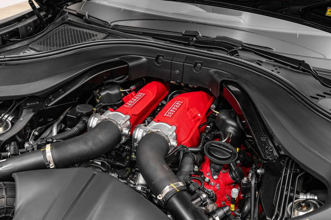 2025 Ferrari Roma Spider - Image 24 of 31