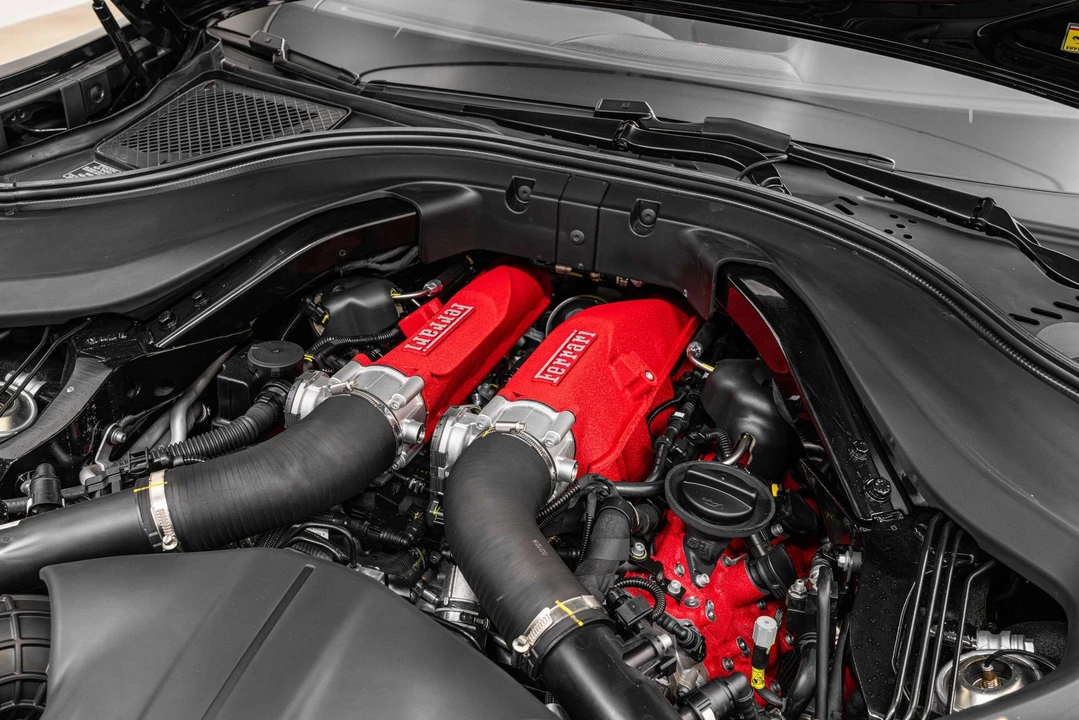 2025 Ferrari Roma Spider - Image 24 of 31