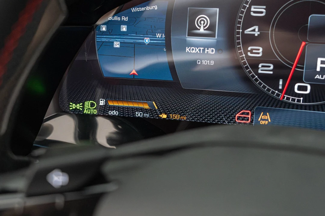 2025 Ferrari Roma Spider - Image 7 of 31