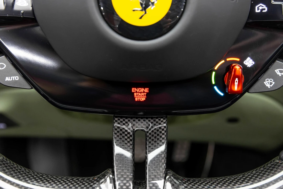2025 Ferrari Roma Spider - Image 25 of 31