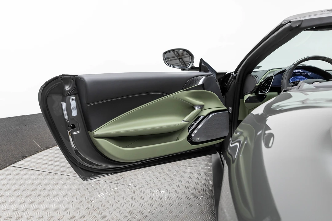 2025 Ferrari Roma Spider - Image 12 of 31