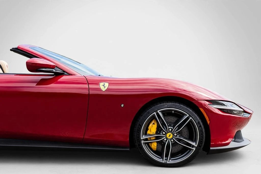 2025 Ferrari Roma Spider - Image 16 of 31