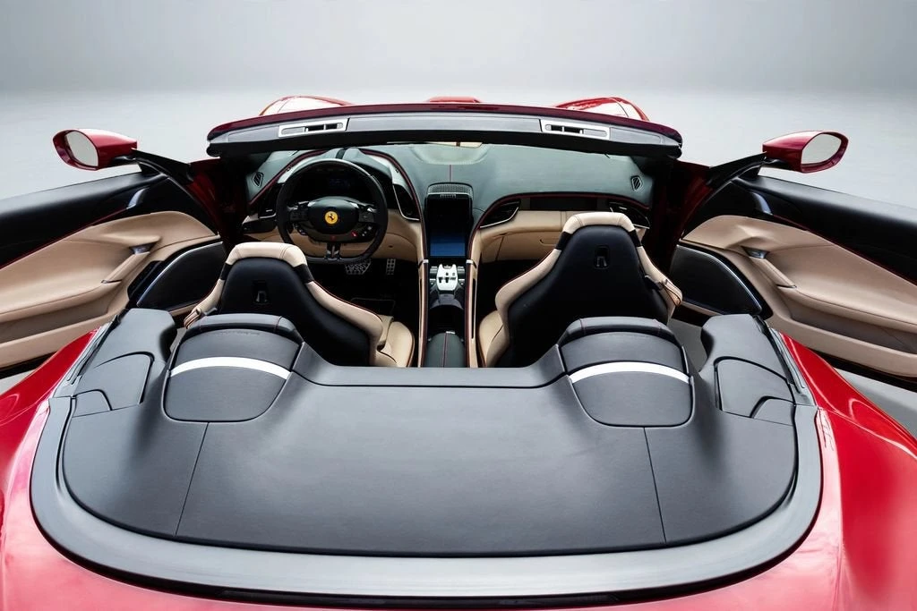 2025 Ferrari Roma Spider - Image 23 of 31