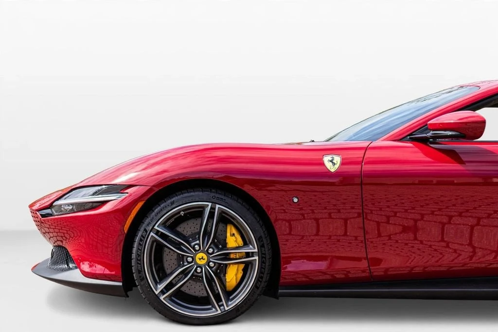 2025 Ferrari Roma Spider - Image 29 of 31