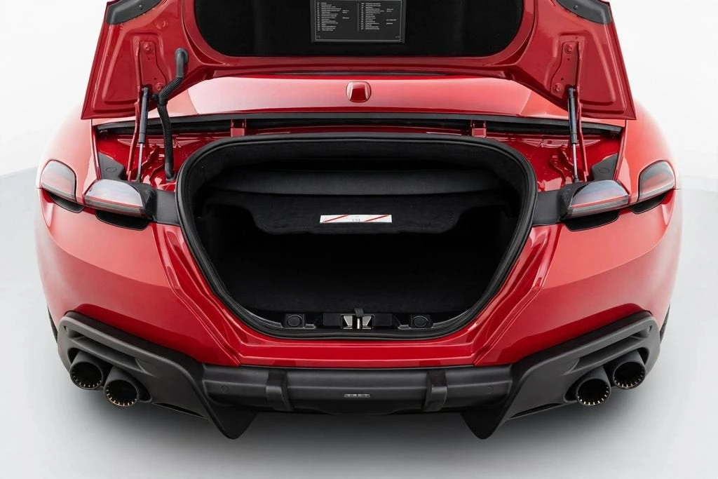 2025 Ferrari Roma Spider - Image 25 of 31