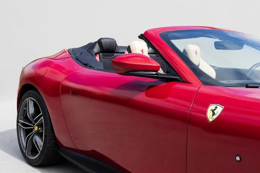 2025 Ferrari Roma Spider - Image 14 of 31