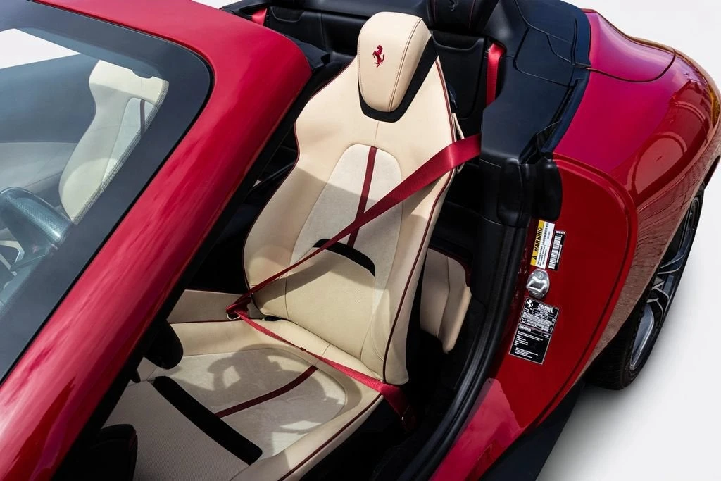2025 Ferrari Roma Spider - Image 6 of 31