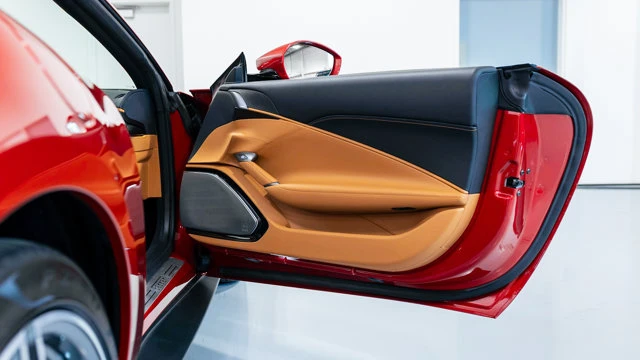 2025 Ferrari Roma Spider - Image 12 of 16