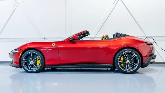 2025 Ferrari Roma Spider - Image 14 of 16