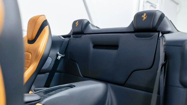 2025 Ferrari Roma Spider - Image 10 of 16