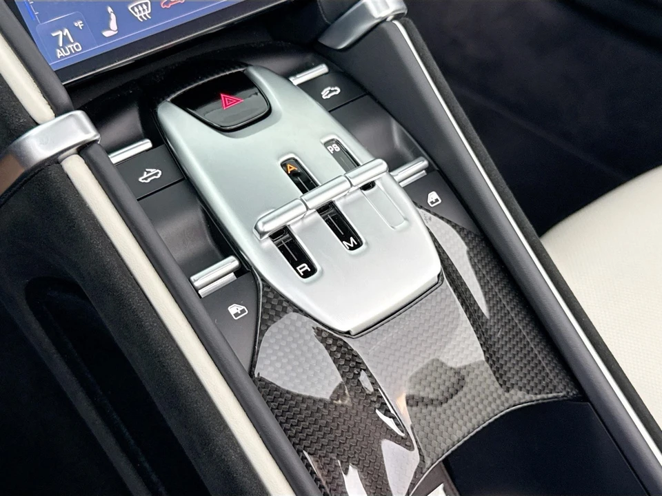 2025 Ferrari Roma Spider - Image 18 of 31