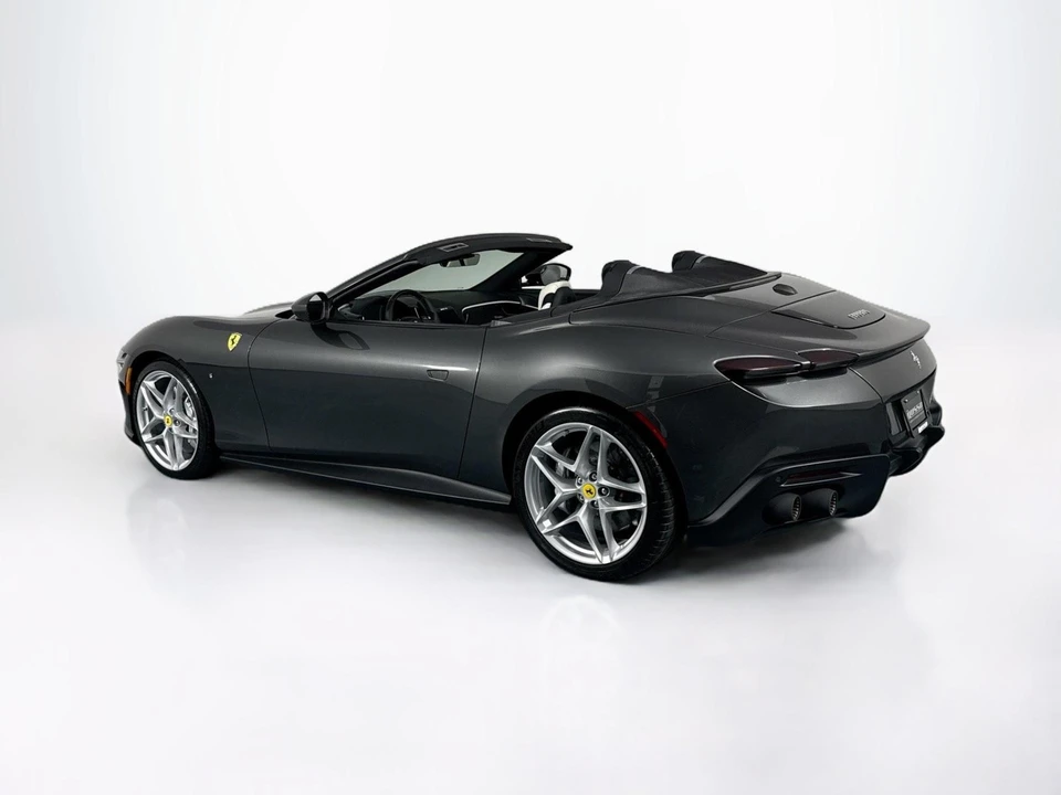 2025 Ferrari Roma Spider - Image 7 of 31
