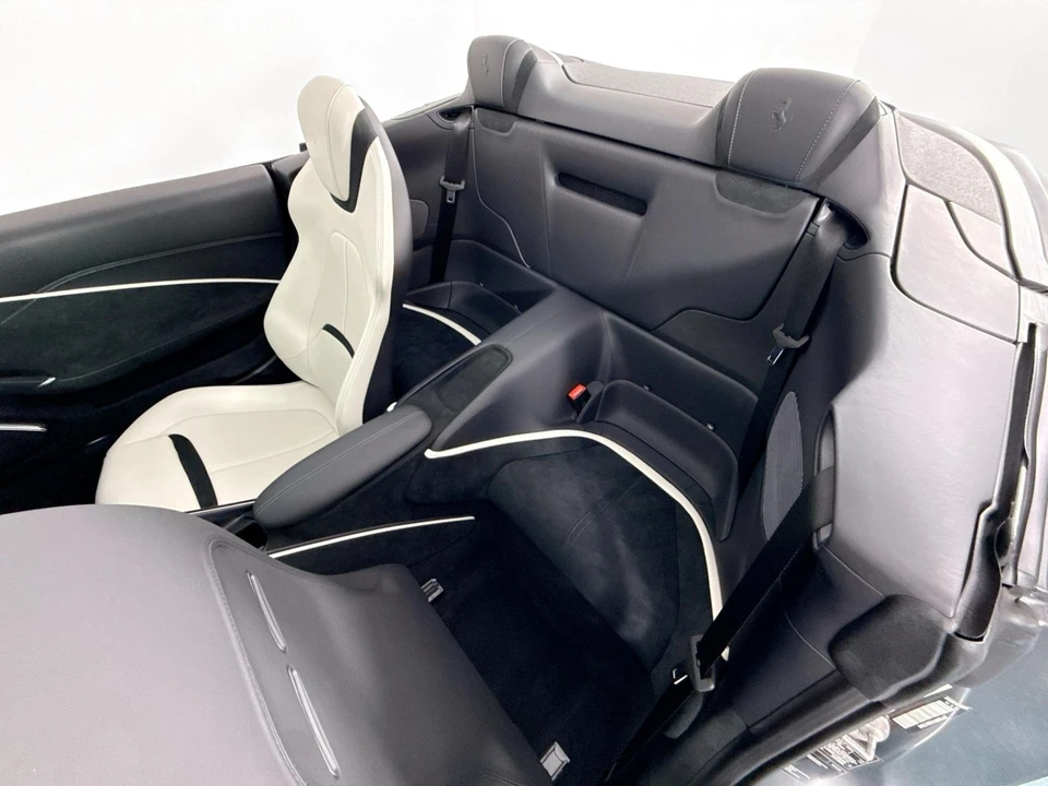 2025 Ferrari Roma Spider - Image 23 of 31