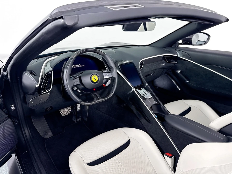 2025 Ferrari Roma Spider - Image 9 of 31