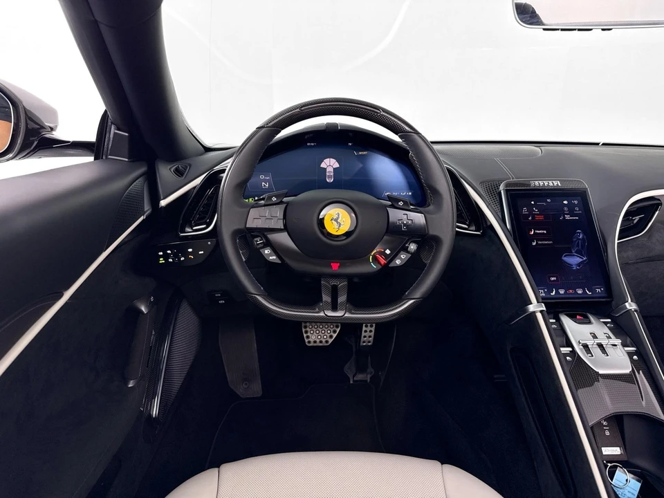 2025 Ferrari Roma Spider - Image 24 of 31