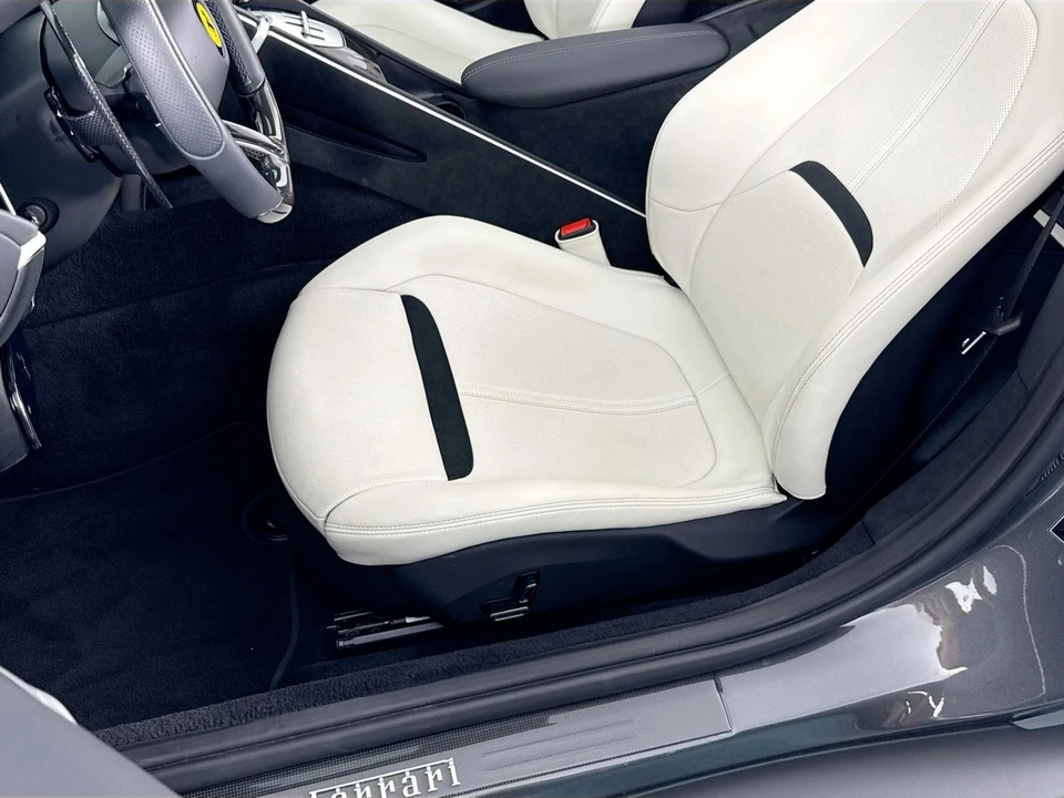 2025 Ferrari Roma Spider - Image 21 of 31