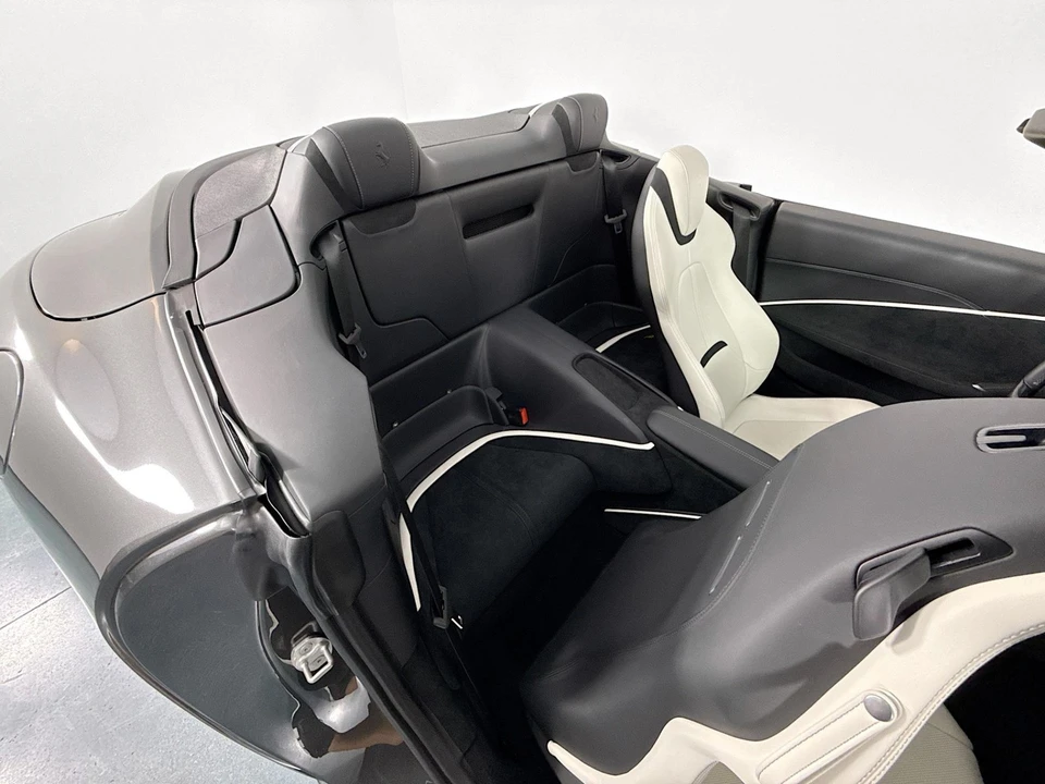 2025 Ferrari Roma Spider - Image 27 of 31