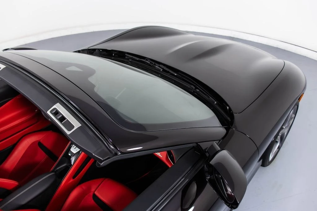 2025 Ferrari Roma Spider - Image 18 of 31