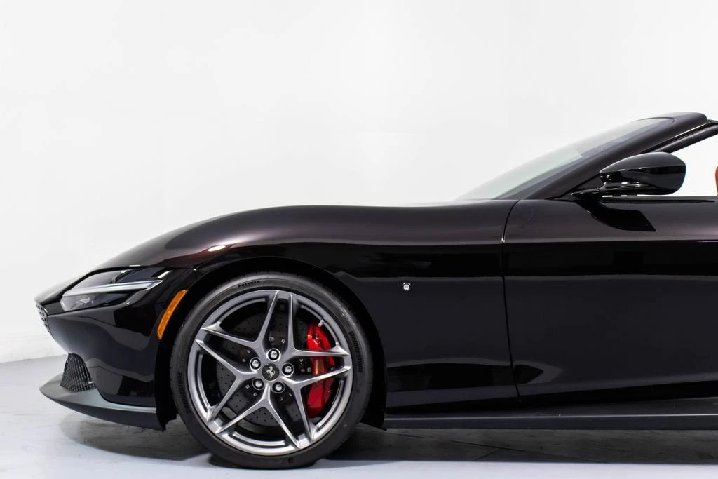 2025 Ferrari Roma Spider - Image 29 of 31