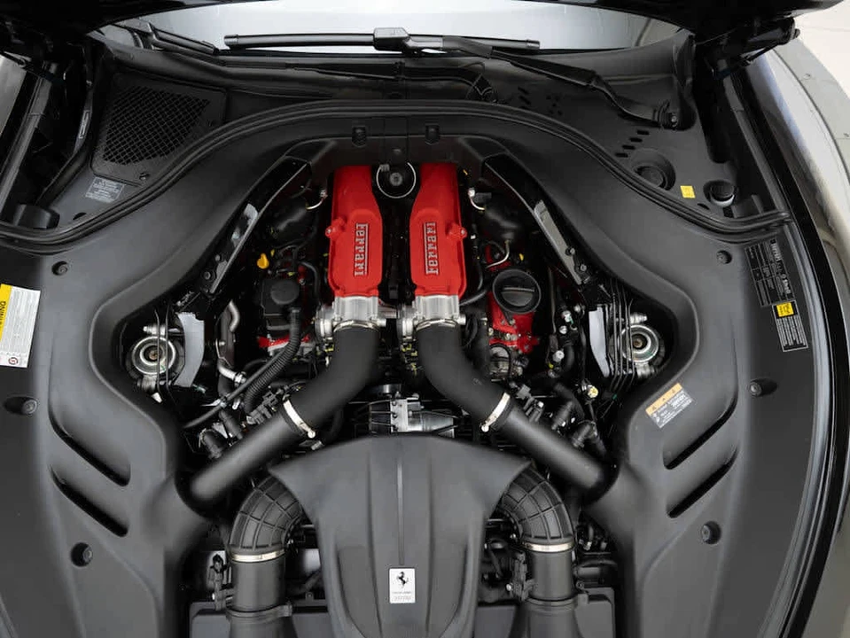 2025 Ferrari Roma Spider - Image 27 of 29