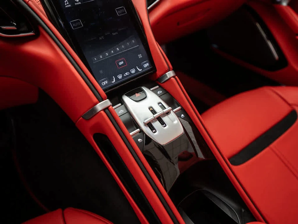 2025 Ferrari Roma Spider - Image 26 of 29