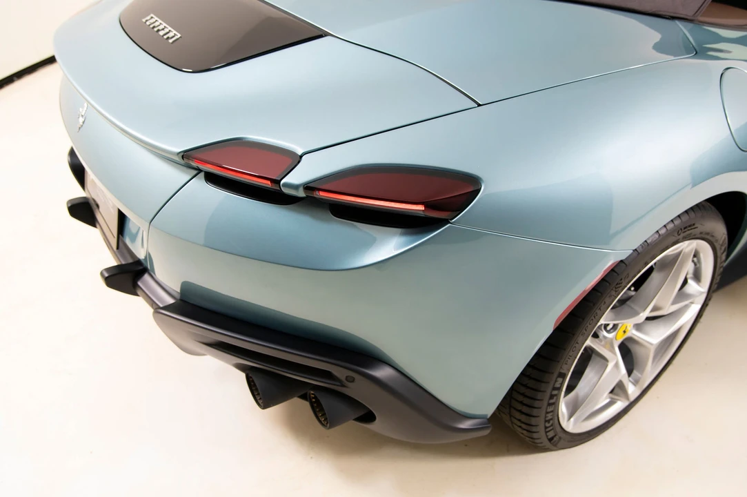 2025 Ferrari Roma Spider - Image 26 of 31