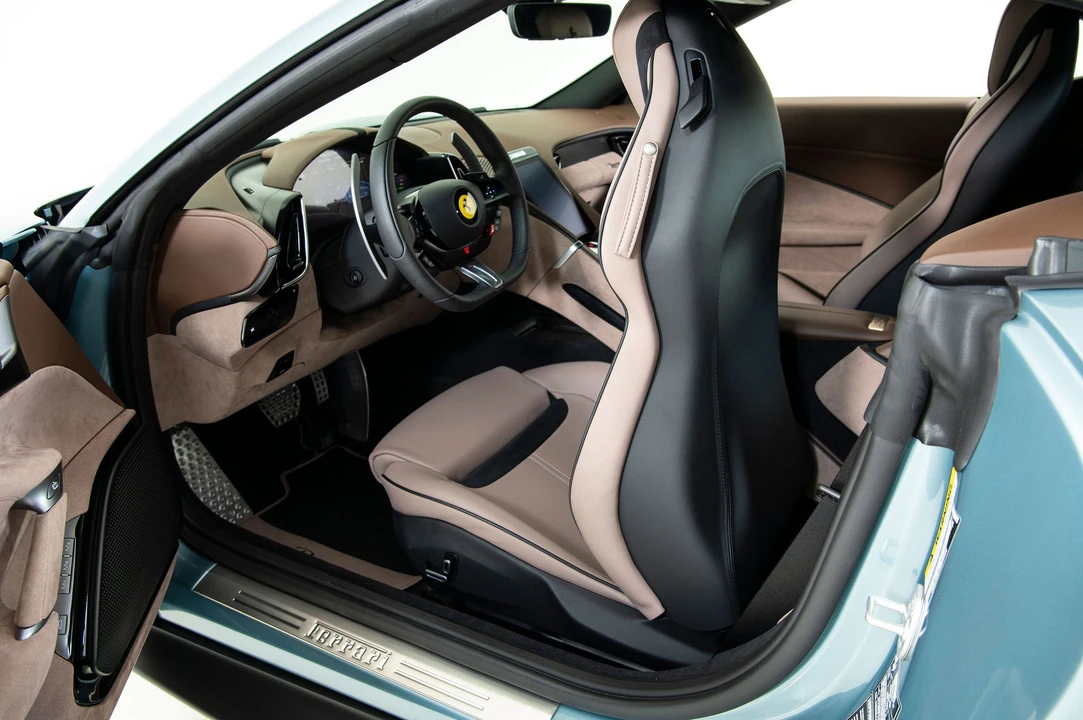 2025 Ferrari Roma Spider - Image 6 of 31
