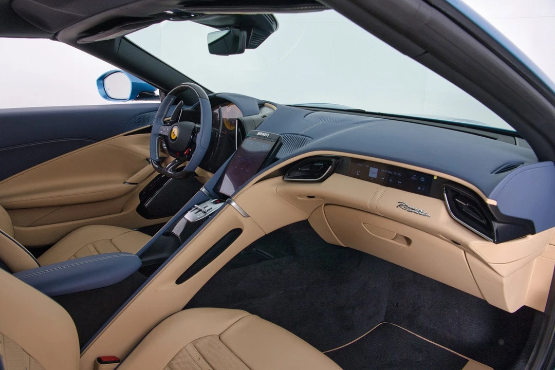 2025 Ferrari Roma Spider - Image 18 of 31