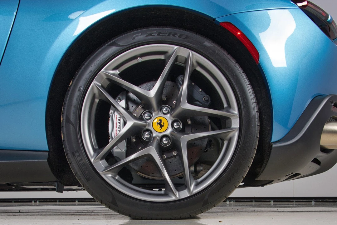 2025 Ferrari Roma Spider - Image 20 of 31