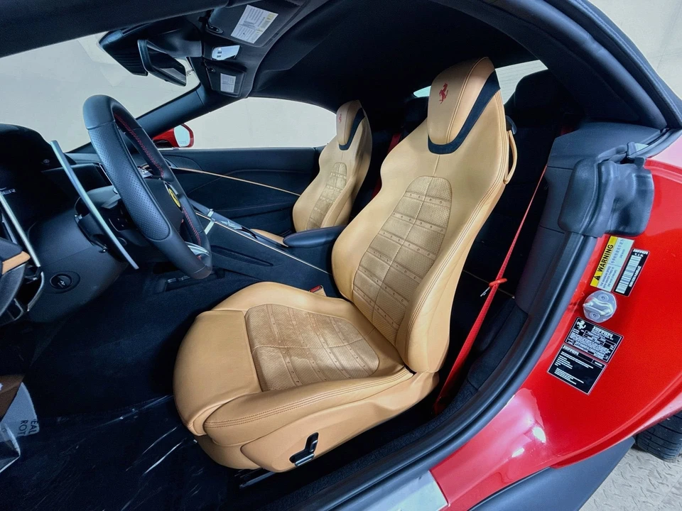 2025 Ferrari Roma Spider - Image 9 of 31