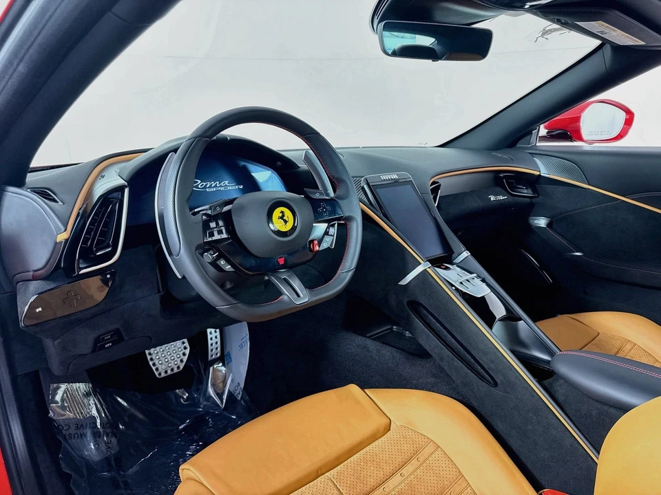 2025 Ferrari Roma Spider - Image 20 of 31