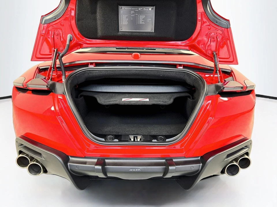 2025 Ferrari Roma Spider - Image 27 of 31