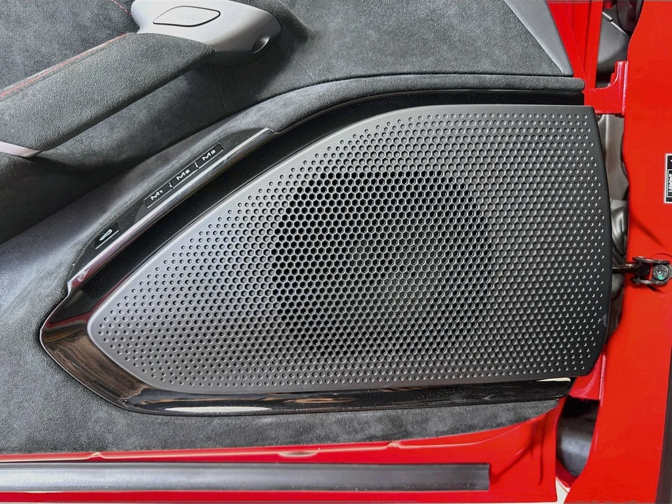 2025 Ferrari Roma Spider - Image 17 of 31